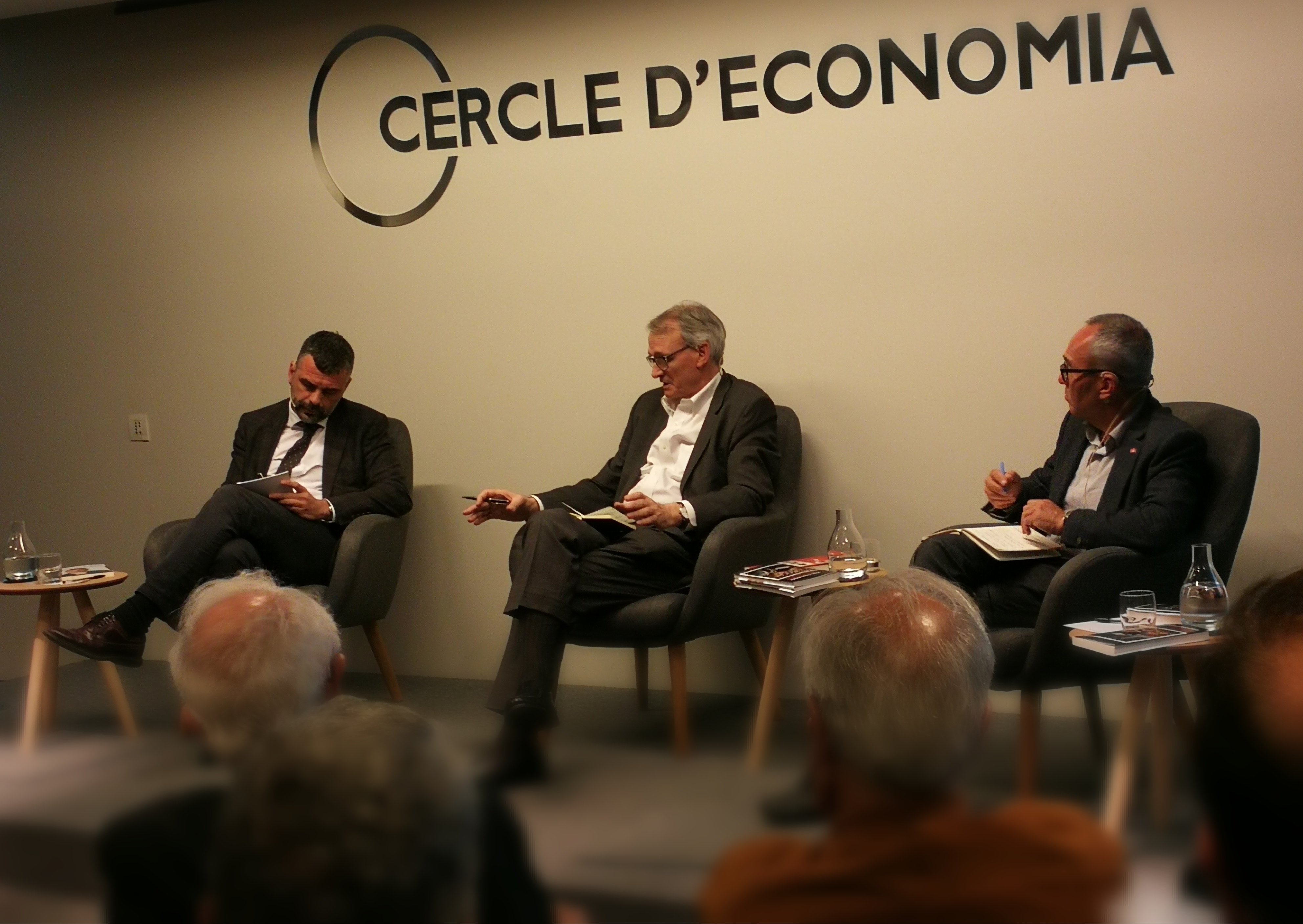 Los exdiputados Joan Coscubiela y Santi Vila presentaron sus respectivos libros en el Círculo de Economía de Barcelona. (Adrián Pérez Sanmartín / DOBLECHECK) Los exdiputados Joan Coscubiela y Santi Vila presentaron sus respectivos libros en el Círculo de Economía de Barcelona. (Adrián Pérez Sanmartín / DOBLECHECK)