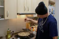 VillacaMariana_Historia_Pielroja_Cocinando