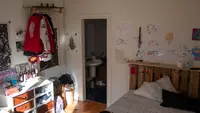 VillacaMariana_Historia_Pielroja_Habitación
