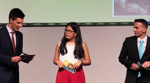 Los presentadores de la gala de los premios IMMA fueron cuatro alumnos de la universidad (UIC Barcelona/DOBLECHECK)